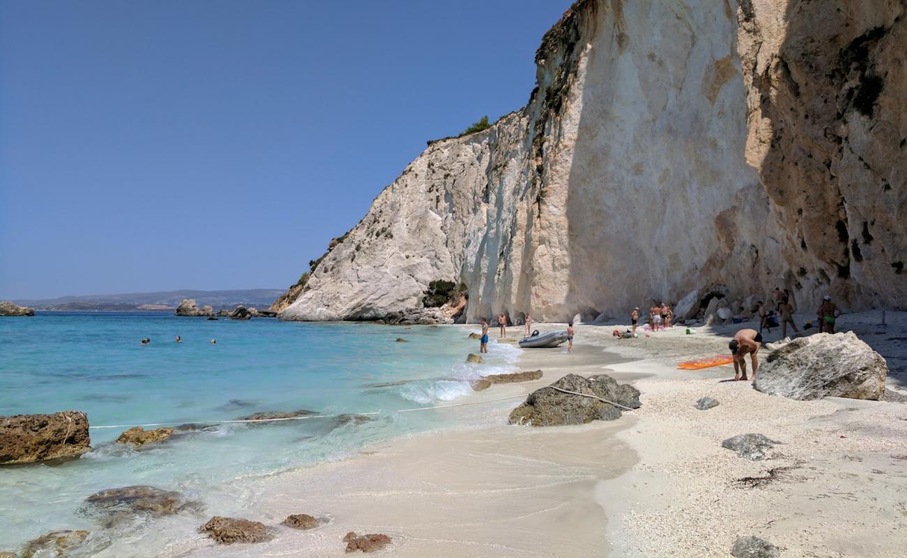 White Rocks'in fotoğrafı açık bej kum yüzey ile