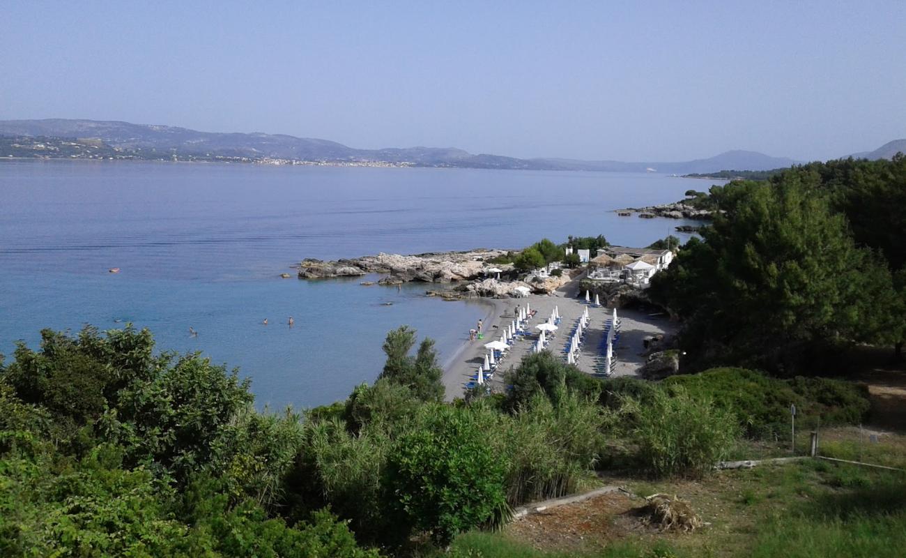 Gradakia beach'in fotoğrafı gri kum yüzey ile