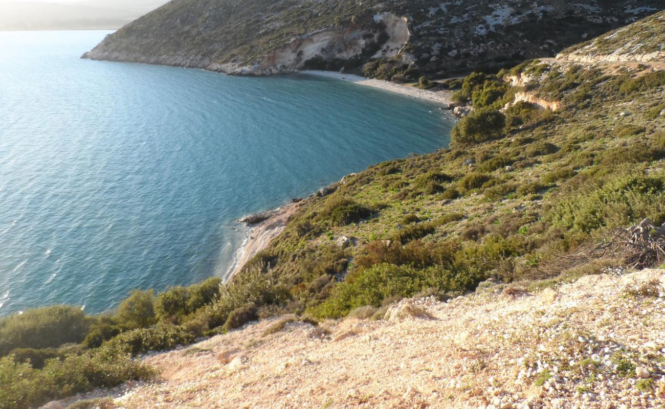 Koumaria beach'in fotoğrafı küçük bej çakıl yüzey ile