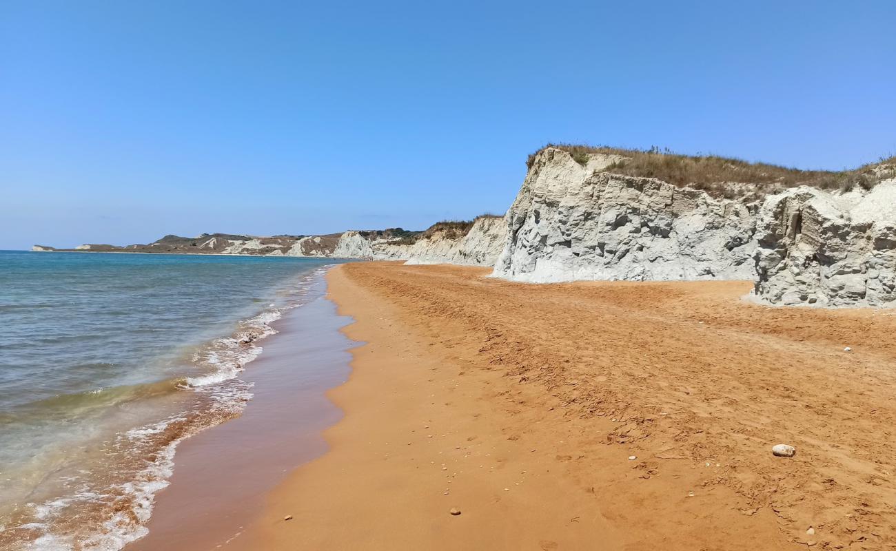 XI beach'in fotoğrafı i̇nce kahverengi kum yüzey ile