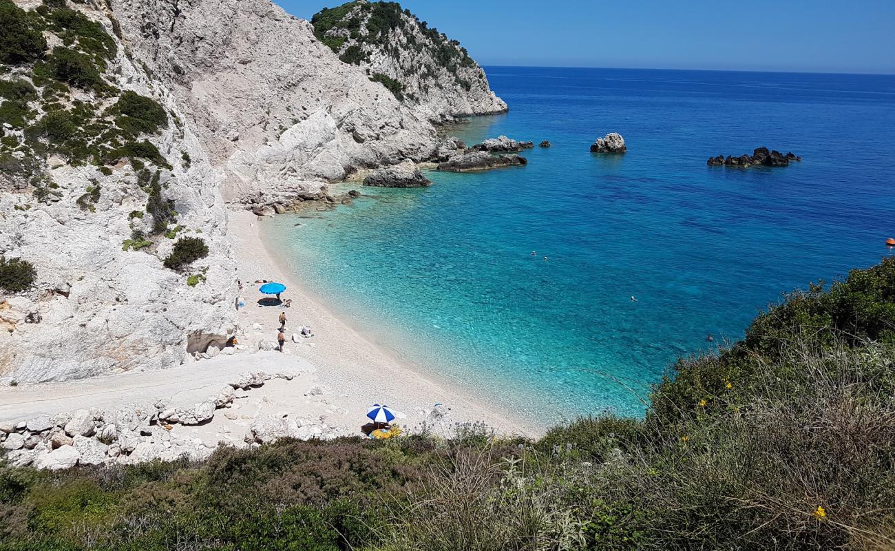 Agia Eleni'in fotoğrafı çakıl ile kum yüzey ile