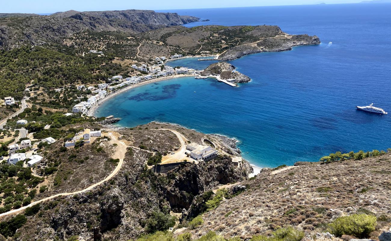 Paralia Kapsali'in fotoğrafı gri kum ve çakıl yüzey ile