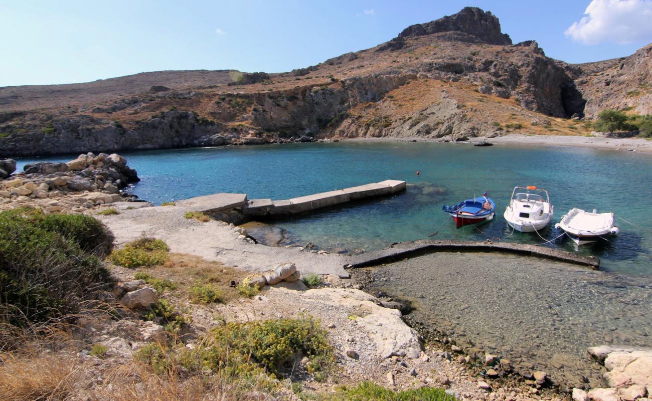 Paralia Feloti'in fotoğrafı gri kum ve çakıl yüzey ile