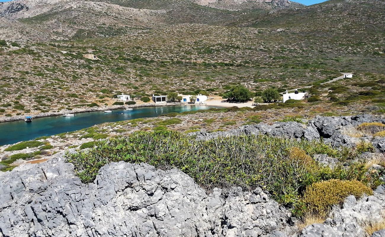 Limnionas beach'in fotoğrafı gri kum yüzey ile