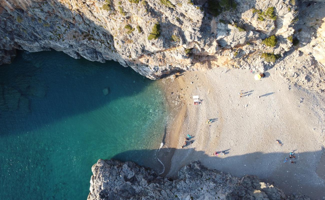 Paralia Kalami'in fotoğrafı küçük gri çakıllar yüzey ile