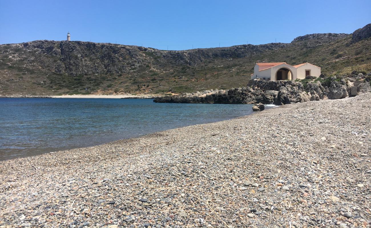 Vlychada beach II'in fotoğrafı gri çakıl taşı yüzey ile