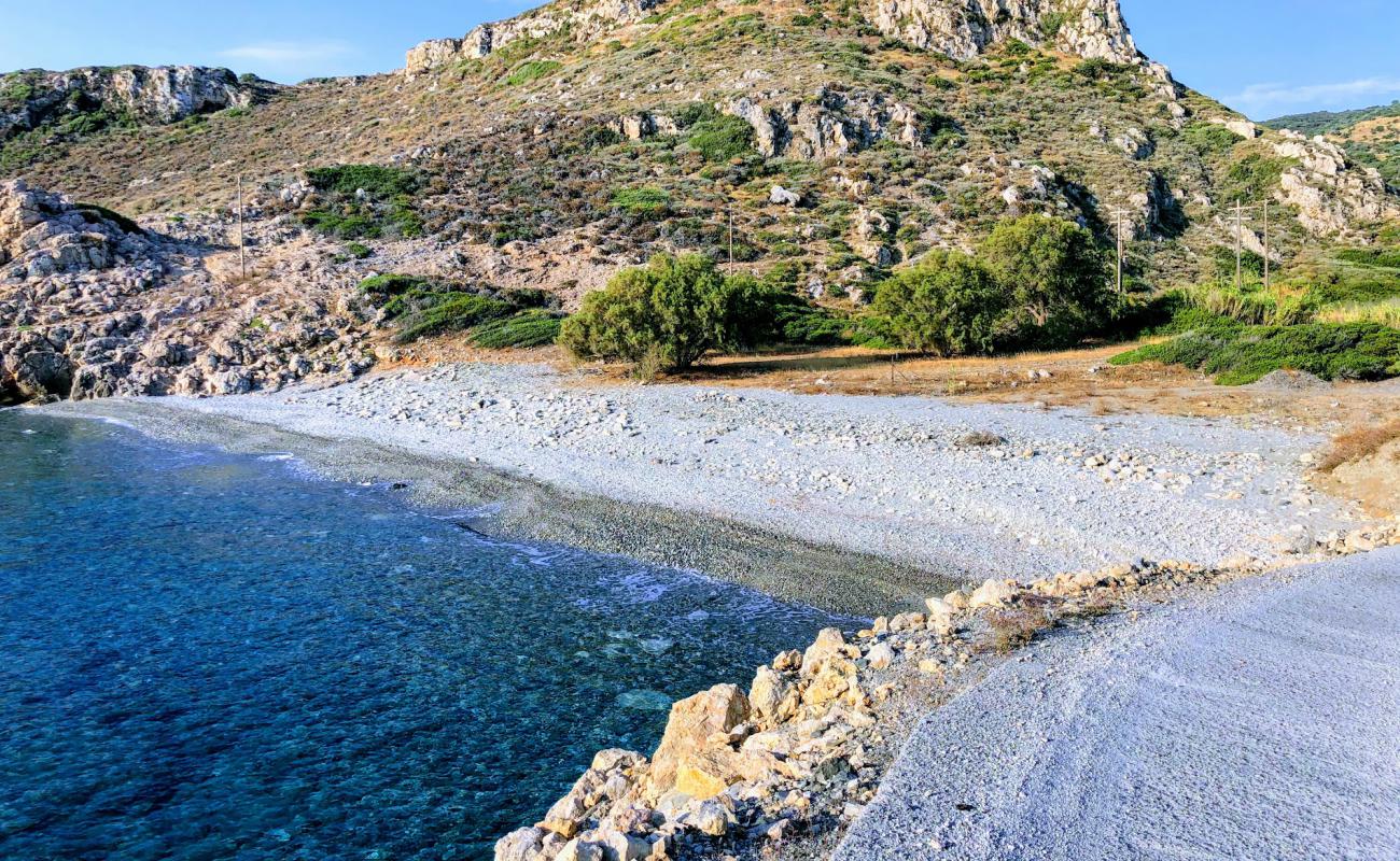 Agios Pelagia beach III'in fotoğrafı gri çakıl taşı yüzey ile