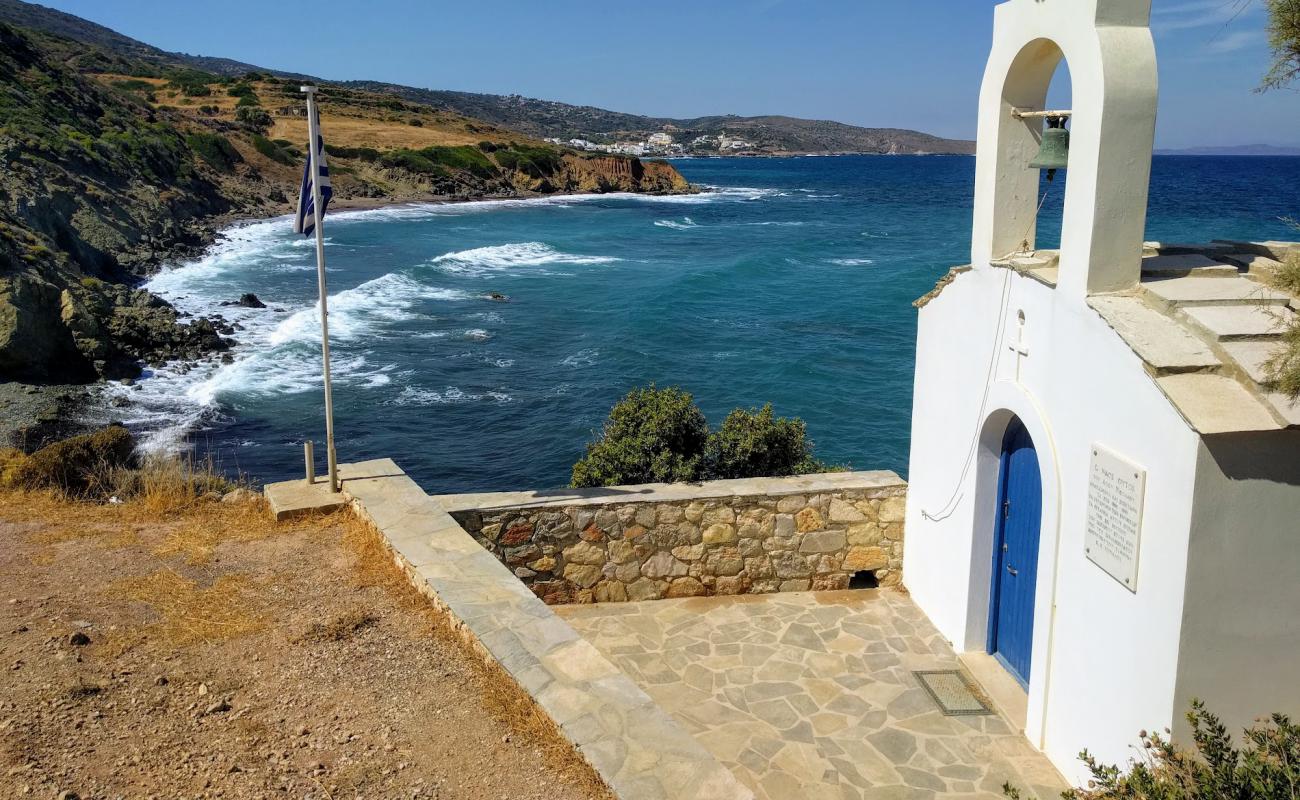 Paralia Lorentzo'in fotoğrafı kahverengi çakıl yüzey ile