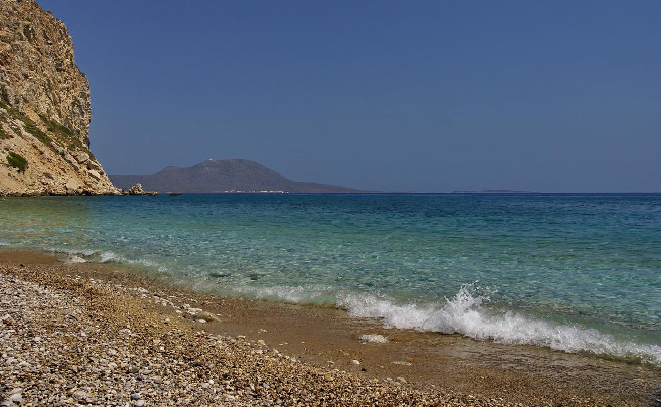 Paralia Kaladi III'in fotoğrafı siyah kum ve çakıl yüzey ile