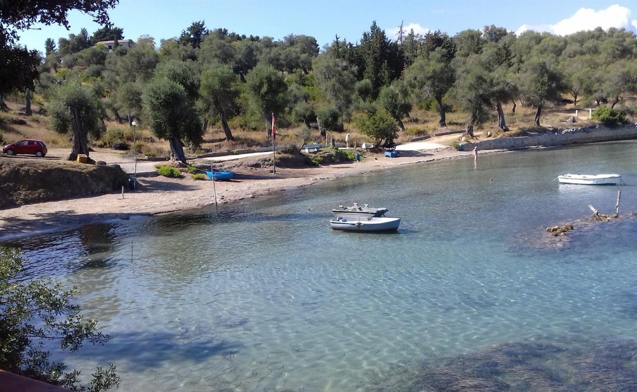 Notos beach II'in fotoğrafı siyah kum ve çakıllar yüzey ile