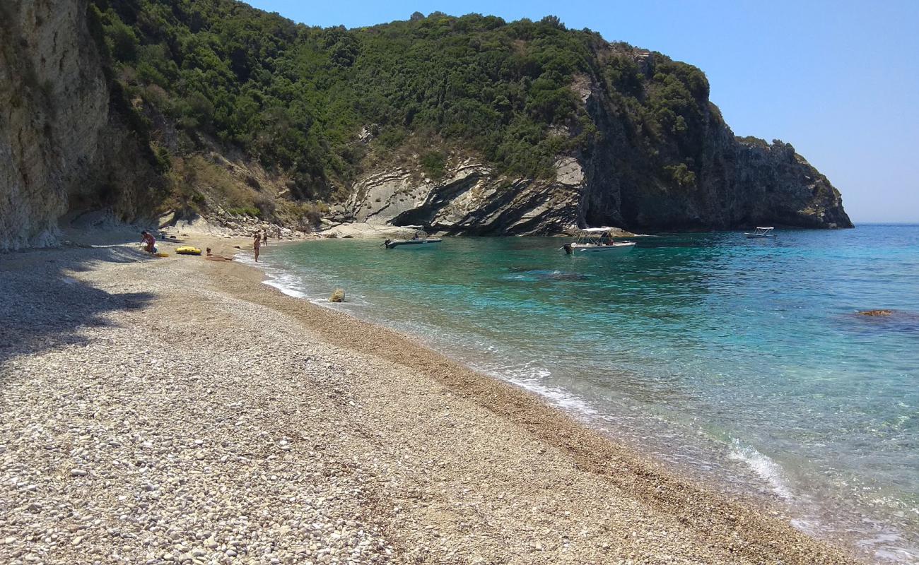 Kolias beach'in fotoğrafı çakıl ile kum yüzey ile