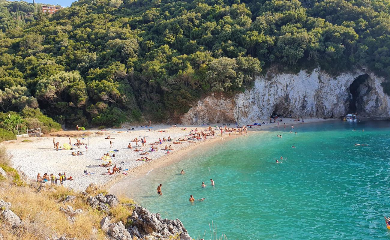 Rovinia beach'in fotoğrafı çakıl ile kum yüzey ile