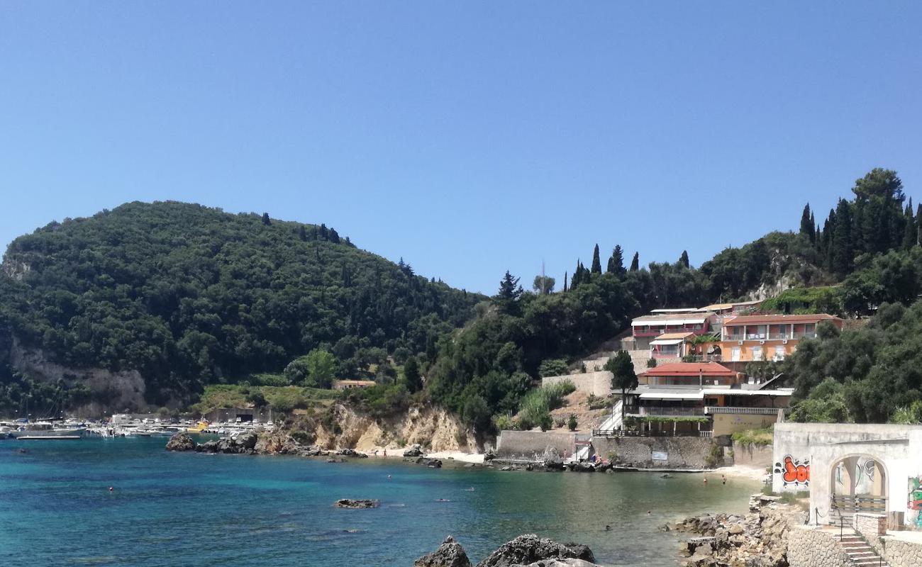 Verderosa beach'in fotoğrafı parlak kum ve kayalar yüzey ile