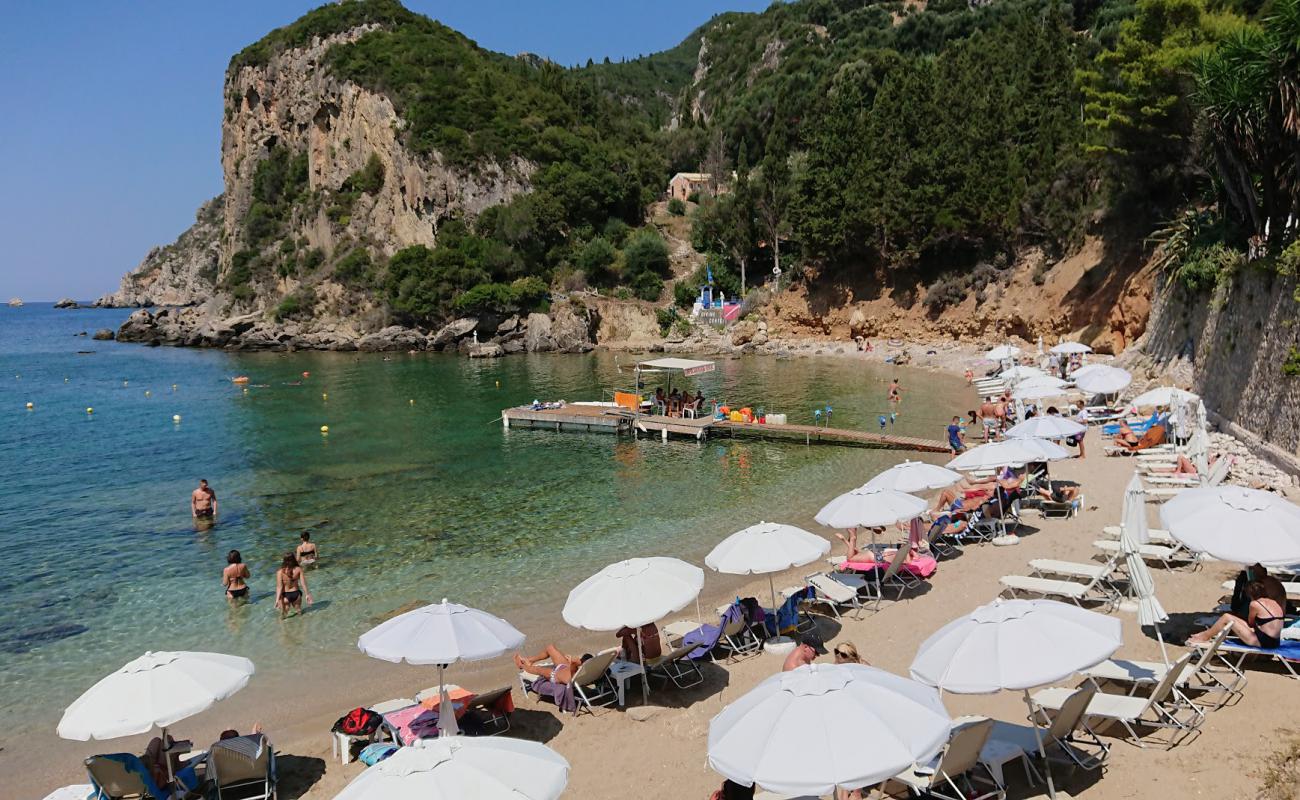 Ampelaki beach'in fotoğrafı çakıl ile kum yüzey ile