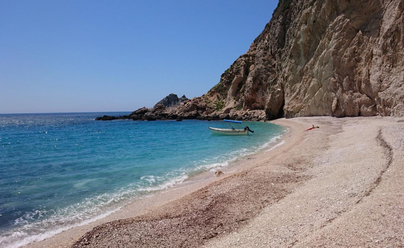 Kastelli beach'in fotoğrafı hafif çakıl yüzey ile