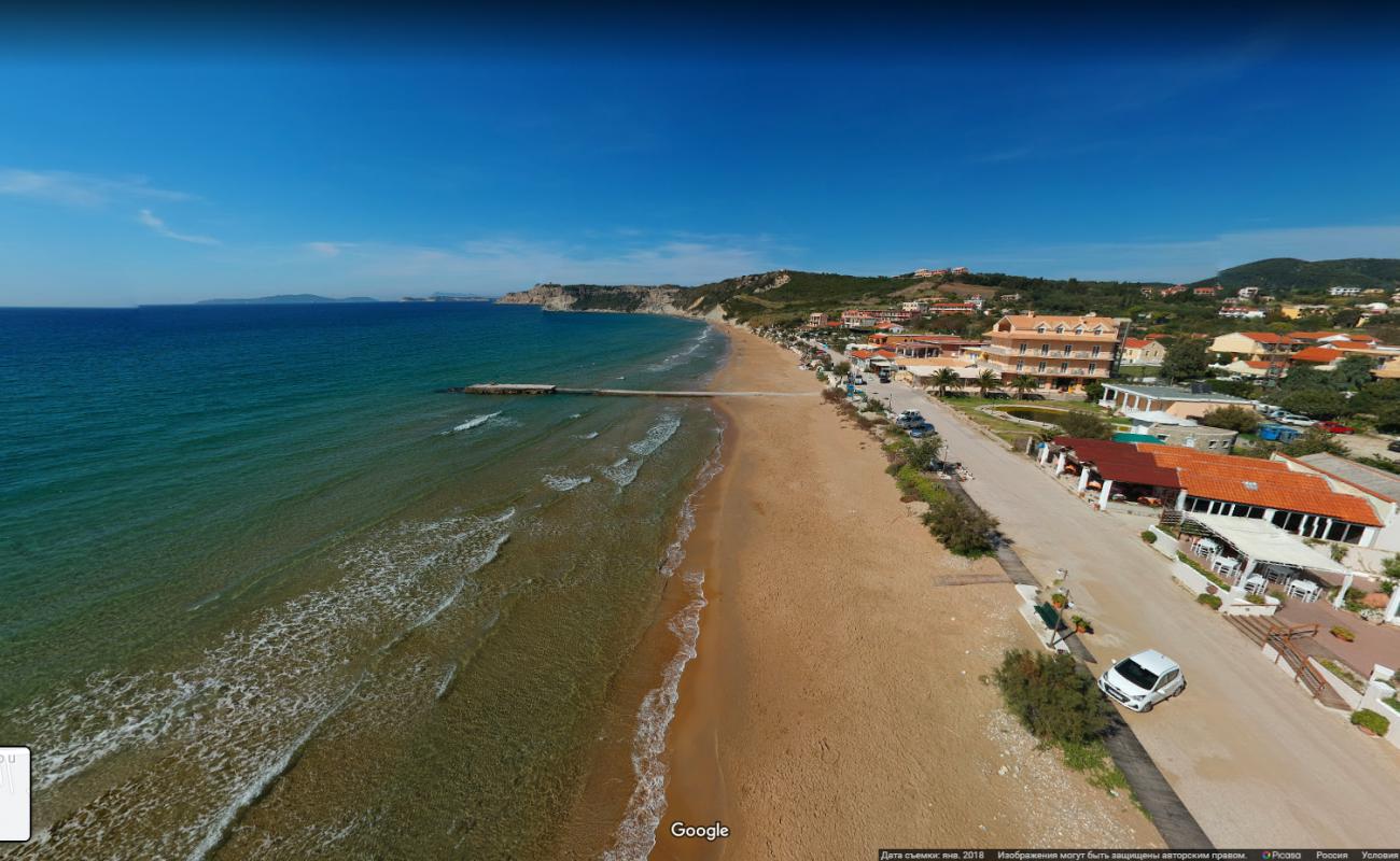 Arillas Plajı'in fotoğrafı - rahatlamayı sevenler arasında popüler bir yer