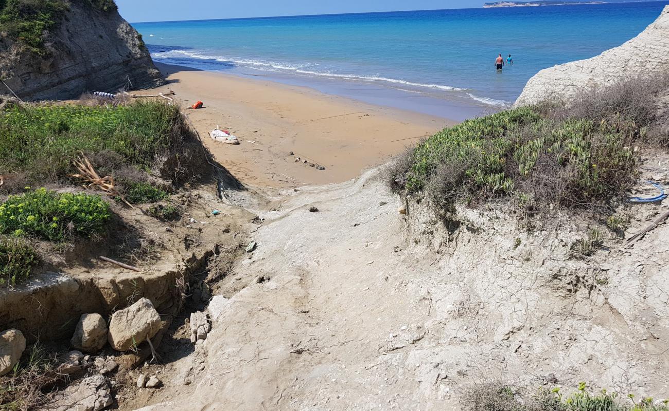 Katevasidi beach'in fotoğrafı i̇nce kahverengi kum yüzey ile