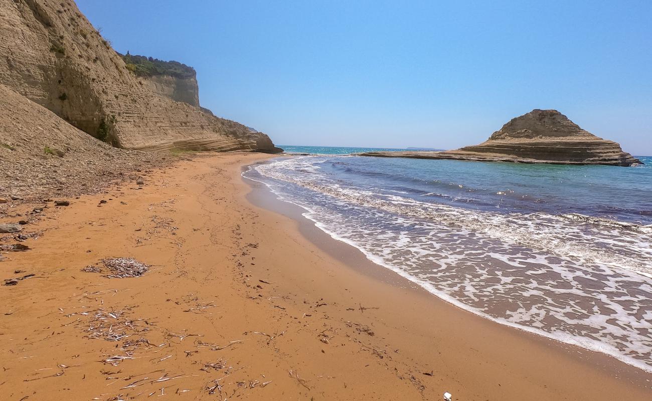 Cape Drastis beach'in fotoğrafı i̇nce kahverengi kum yüzey ile