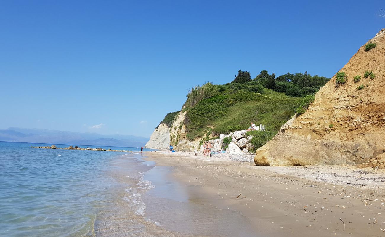 Gialos beach'in fotoğrafı çakıl ile kum yüzey ile