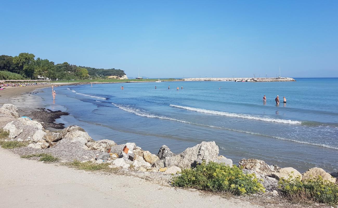 Acquasanta Beach'in fotoğrafı kahverengi kum yüzey ile