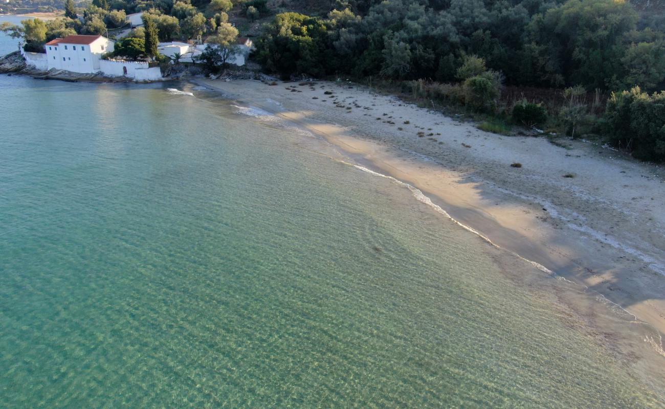 Thinali beach'in fotoğrafı parlak ince kum yüzey ile