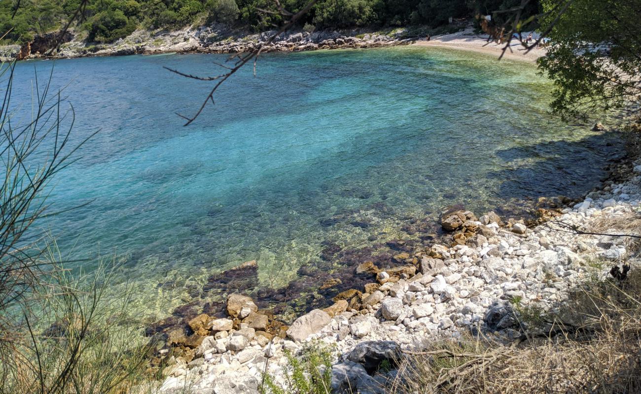 Seki Bay Beach'in fotoğrafı hafif çakıl yüzey ile