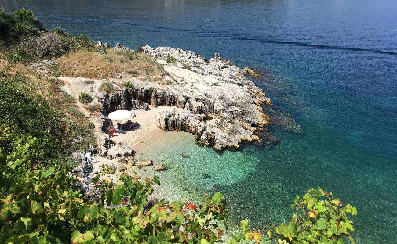 Engagement Bay'in fotoğrafı hafif ince çakıl taş yüzey ile