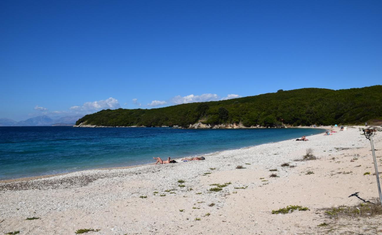 Kogevina beach'in fotoğrafı hafif çakıl yüzey ile