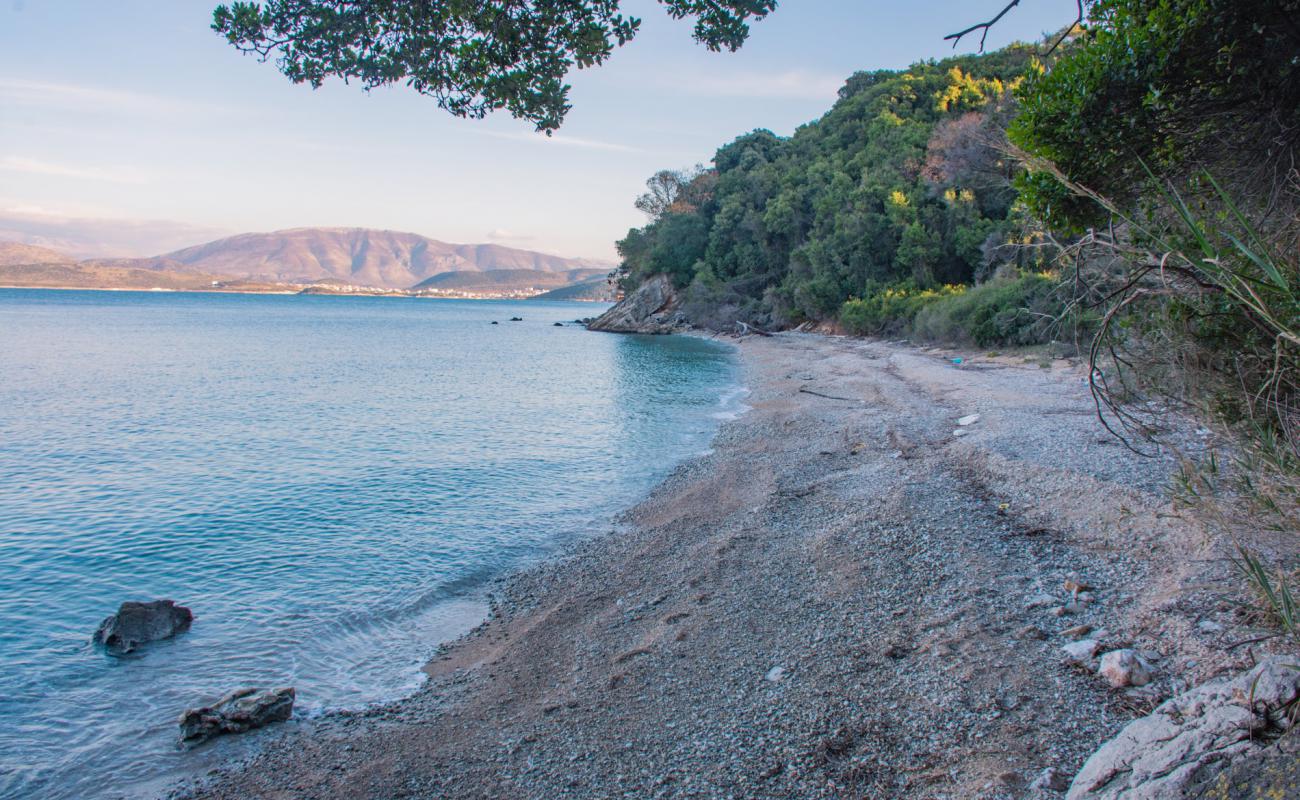 Tzoufaka beach'in fotoğrafı siyah kum ve çakıl yüzey ile