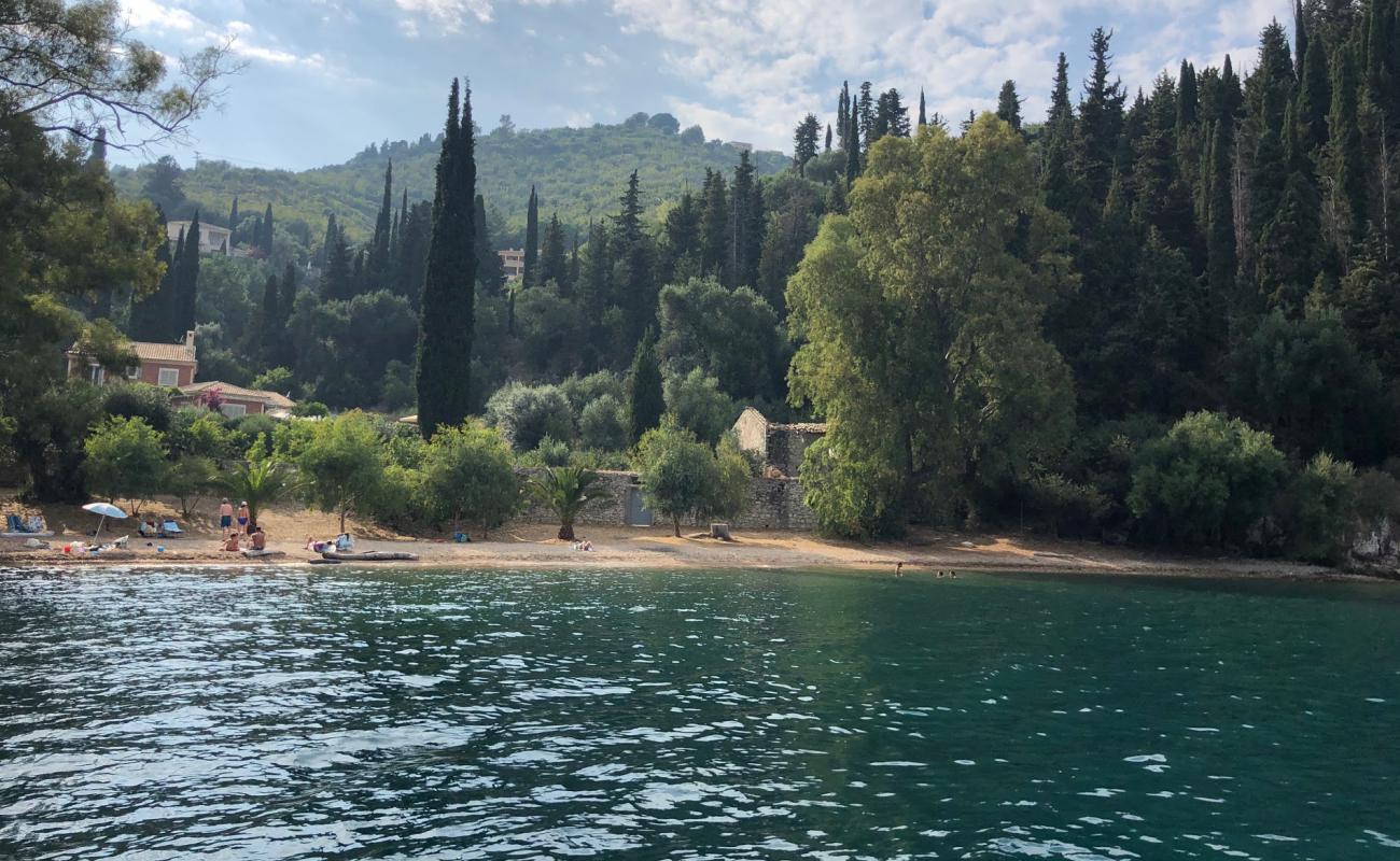 Chouchoulio Beach'in fotoğrafı koyu i̇nce çakıl yüzey ile