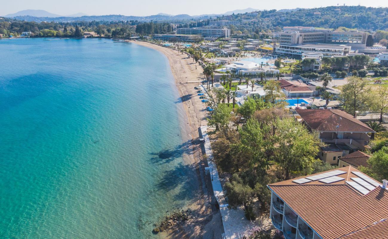 Dassia plajı'in fotoğrafı çakıl ile kum yüzey ile