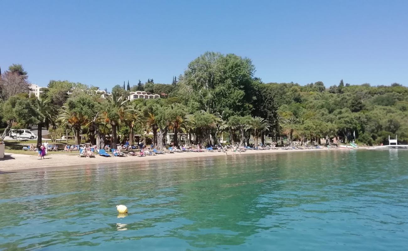 Feakes beach'in fotoğrafı hafif ince çakıl taş yüzey ile