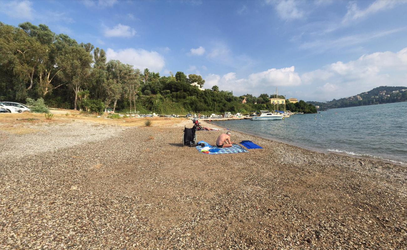 Gouvia beach'in fotoğrafı mavi sular yüzey ile