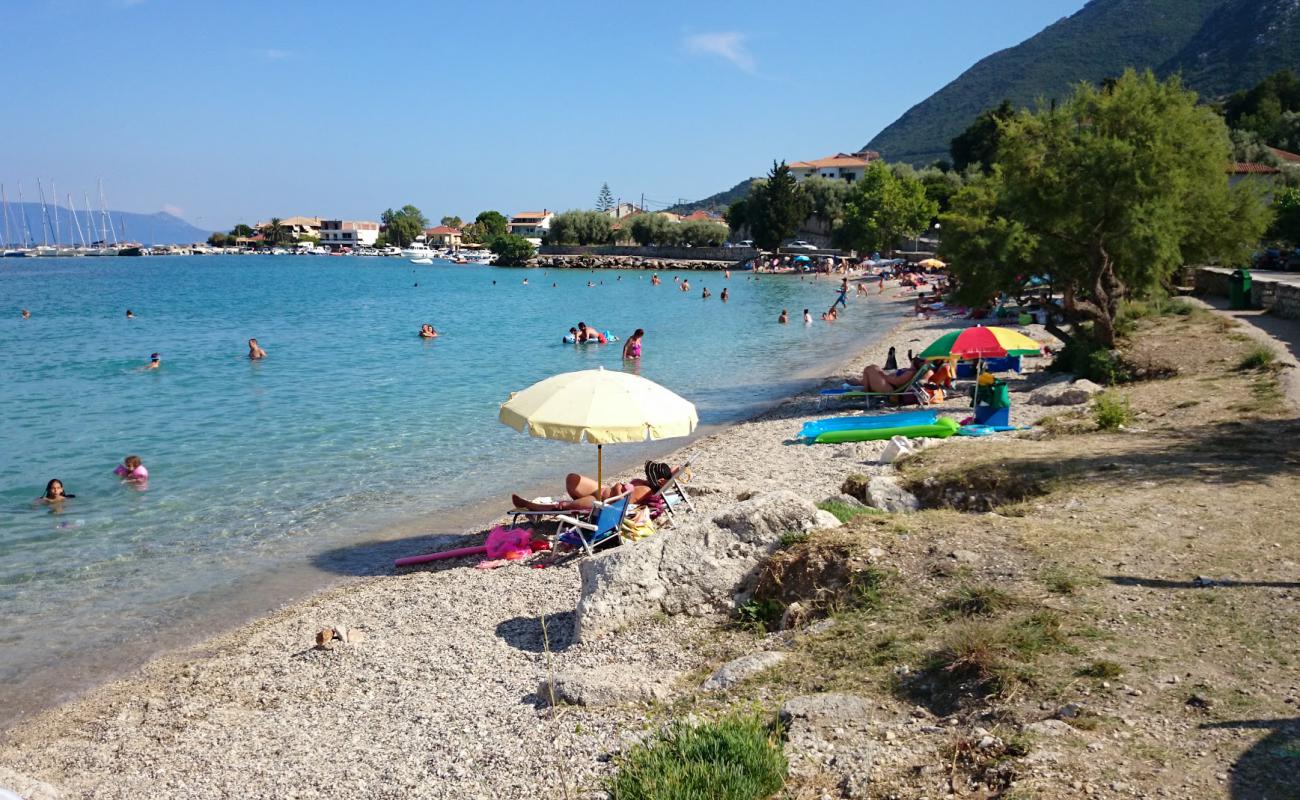 Limni beach'in fotoğrafı gri çakıl taşı yüzey ile