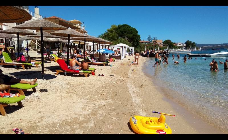 Nikiana Beach III'in fotoğrafı çakıl ile kum yüzey ile