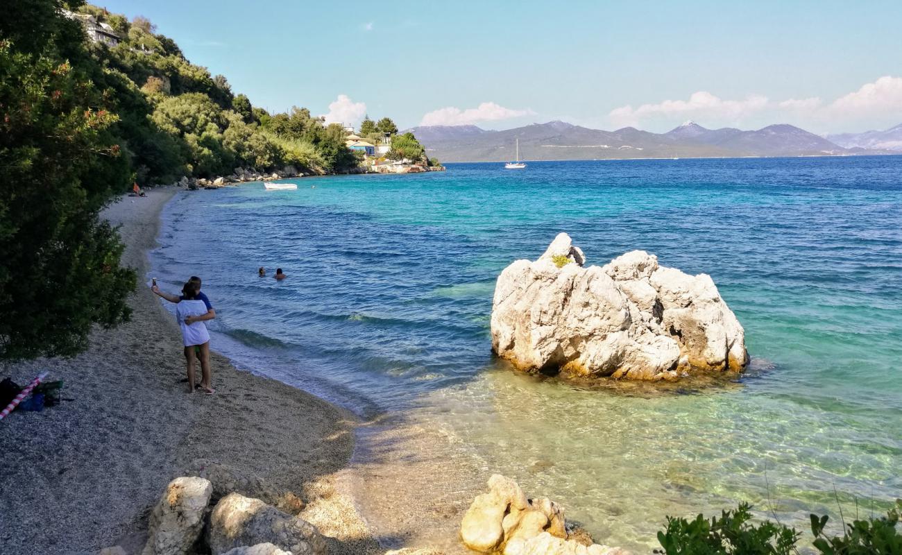 Perigiali Beach'in fotoğrafı küçük bej çakıl yüzey ile