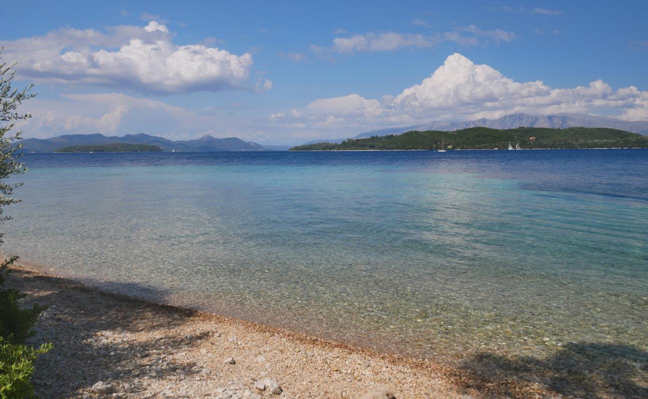 Beach Ellomeni'in fotoğrafı koyu i̇nce çakıl yüzey ile