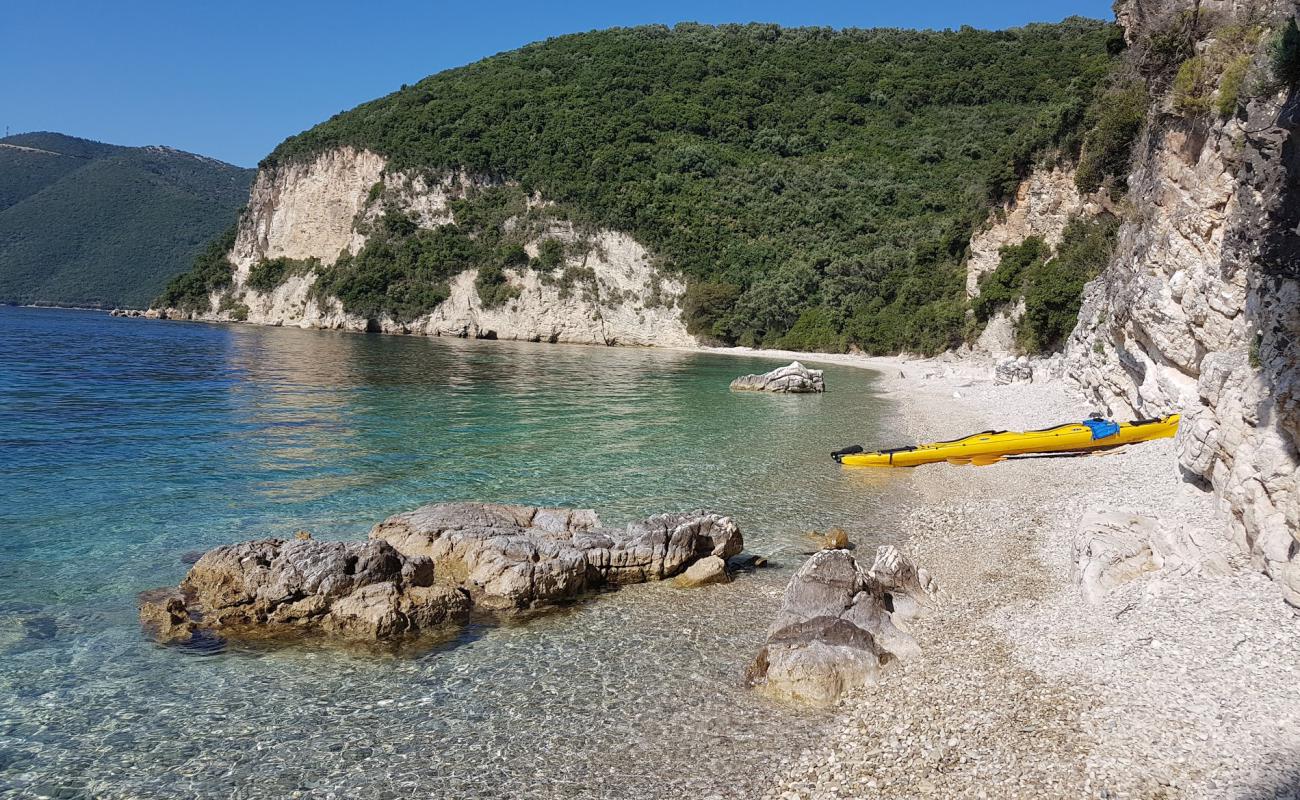 Lakka Plajı'in fotoğrafı hafif ince çakıl taş yüzey ile