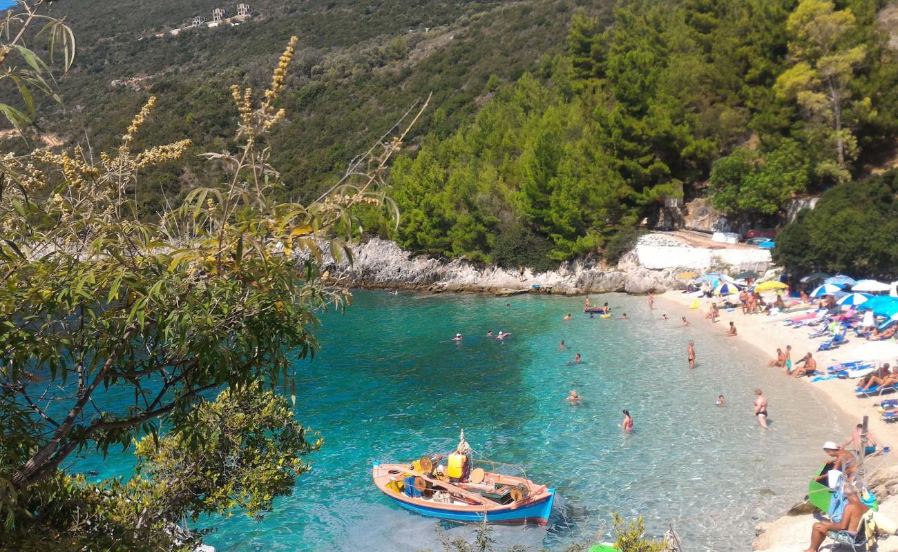 Afteli Beach'in fotoğrafı küçük bej çakıl yüzey ile