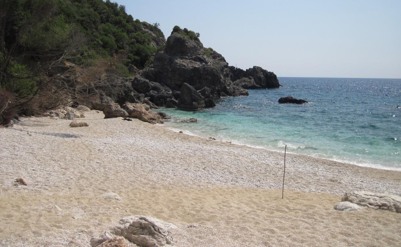 Apollonii beach'in fotoğrafı hafif çakıl yüzey ile