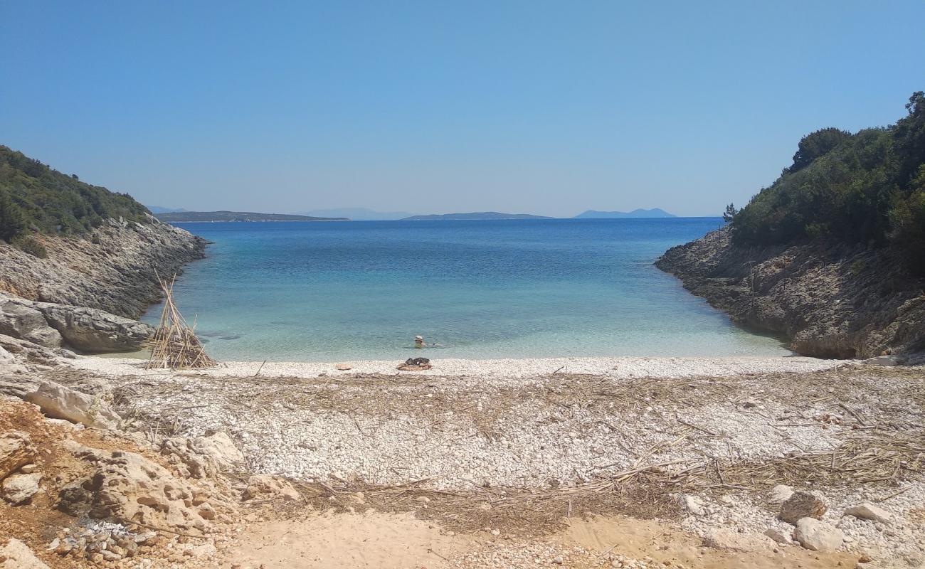 Apollonii beach III'in fotoğrafı kahverengi çakıl yüzey ile