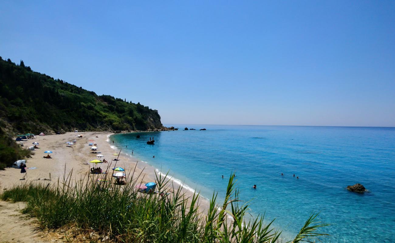 Avali Beach'in fotoğrafı hafif ince çakıl taş yüzey ile