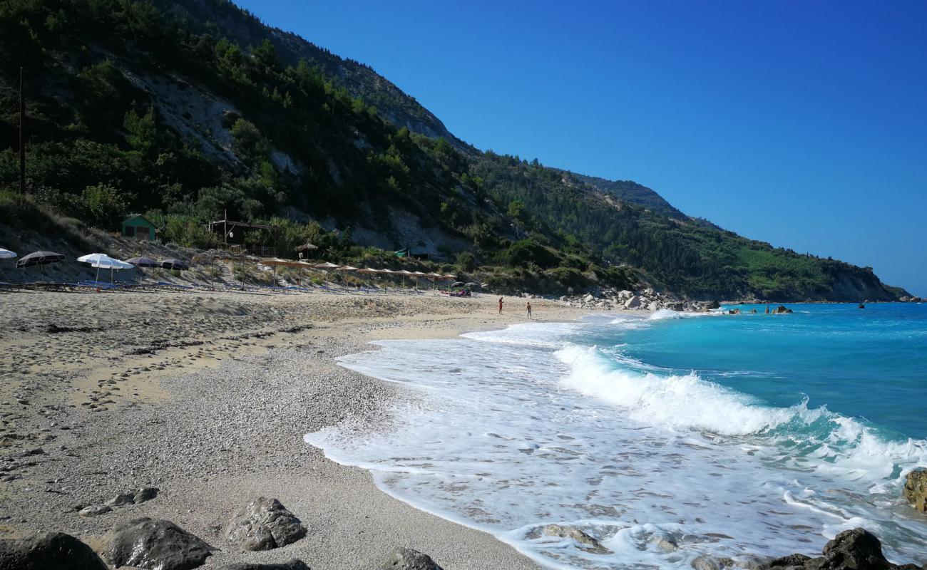 Gaidaros Beach II'in fotoğrafı küçük bej çakıl yüzey ile