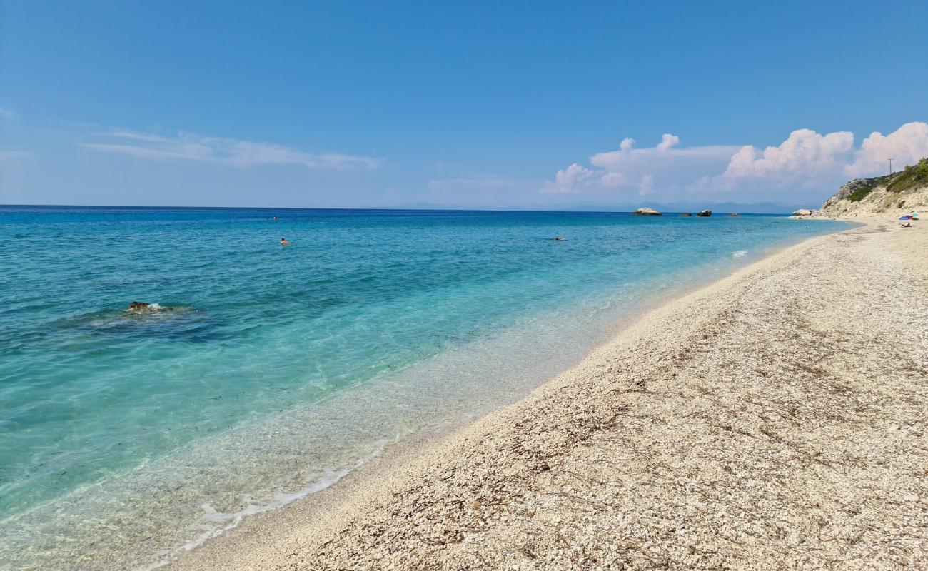 Gaidaros Beach'in fotoğrafı küçük bej çakıl yüzey ile