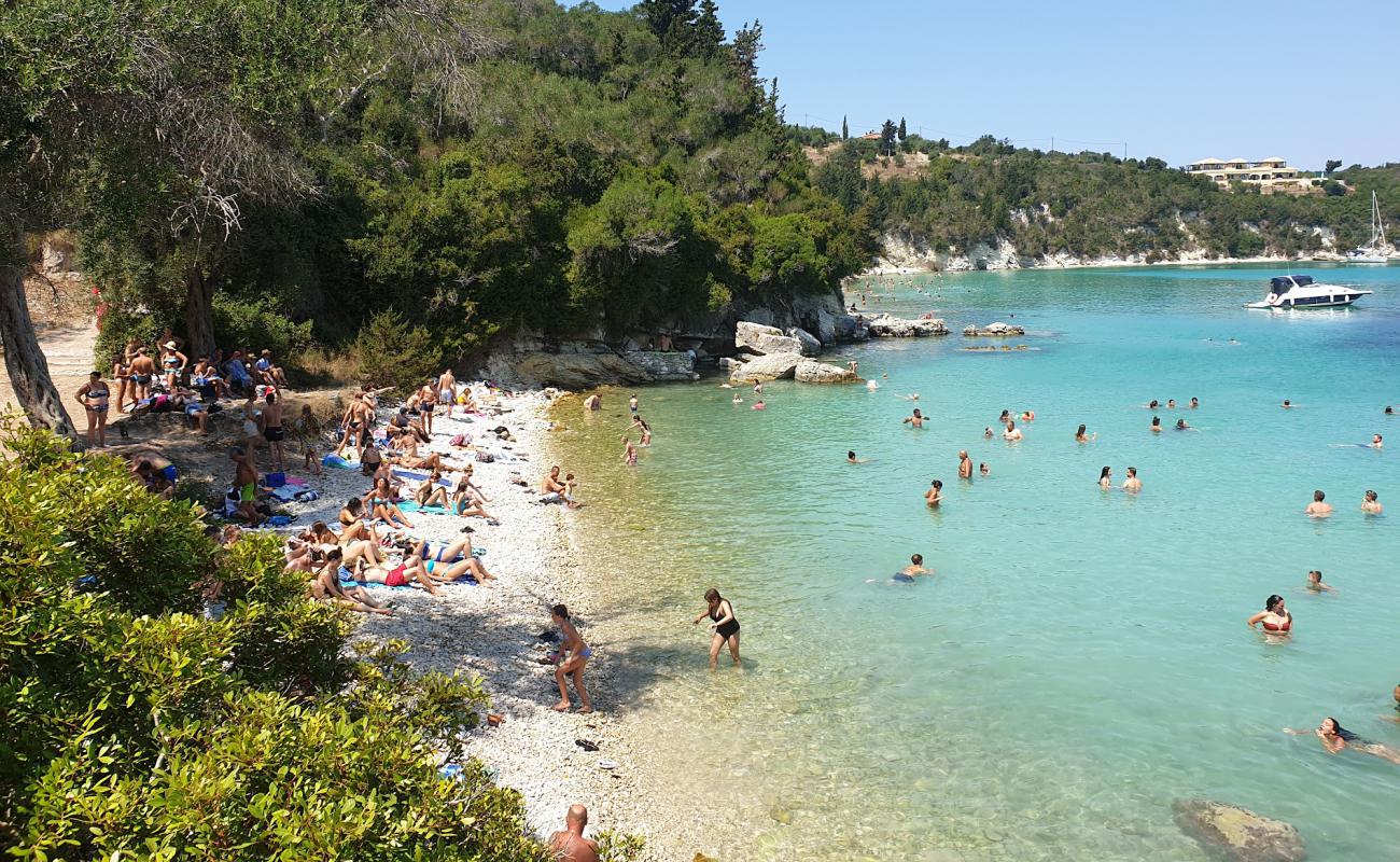 Kanoni beach'in fotoğrafı hafif çakıl yüzey ile