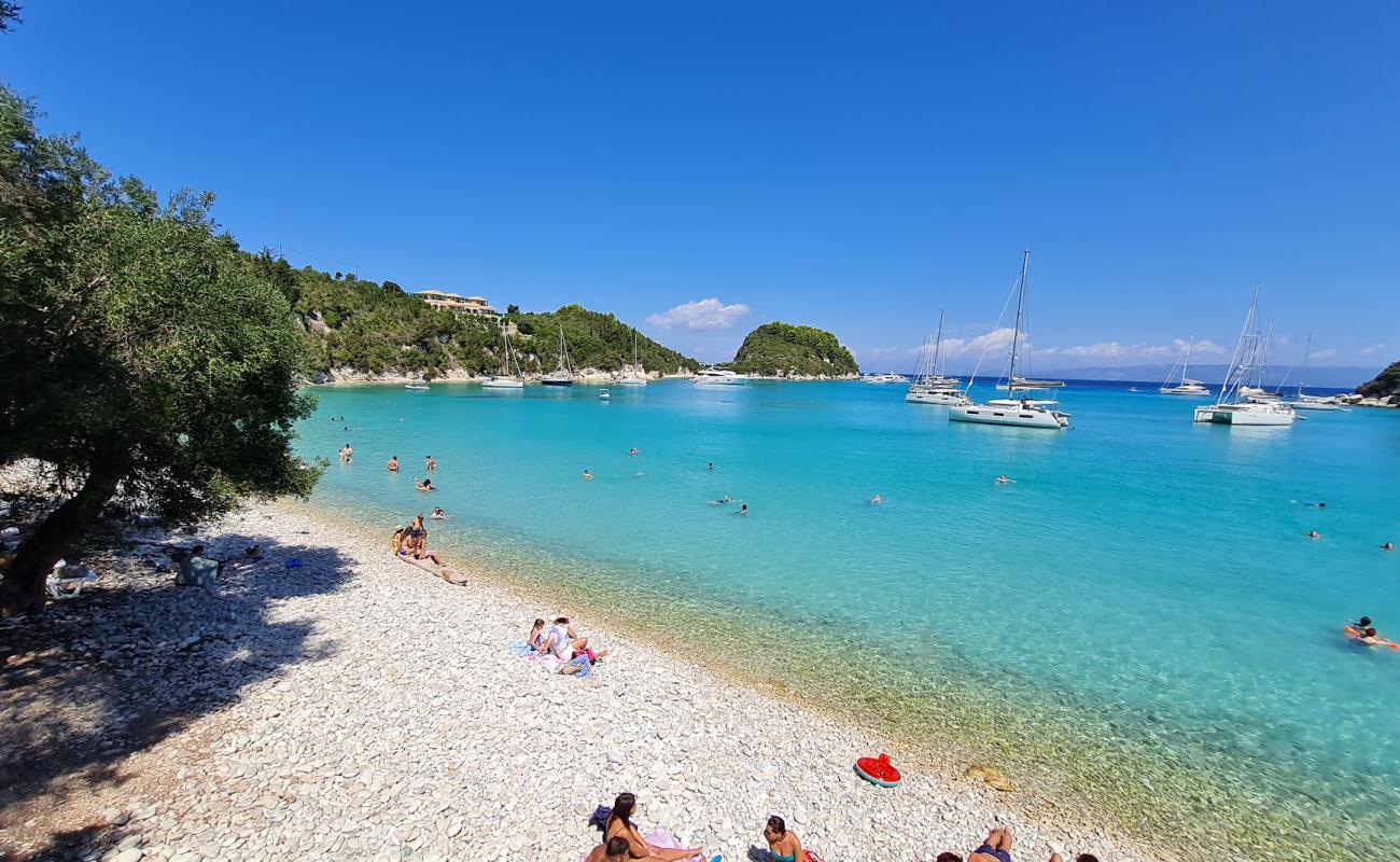 Paralia Lakka'in fotoğrafı bej çakıl yüzey ile