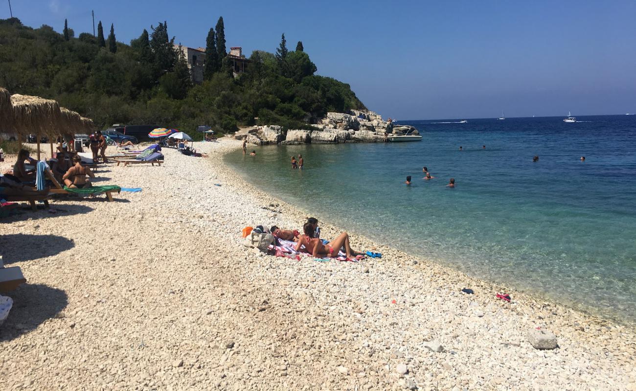 Paralia Kaki Lagkada'in fotoğrafı bej çakıl yüzey ile