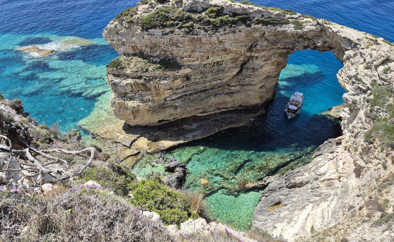 Tripitos Arch Beach'in fotoğrafı kayalık arazi yüzey ile