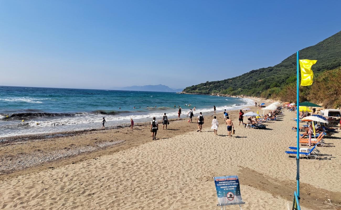 Paralia Paramona'in fotoğrafı açık bej kum yüzey ile