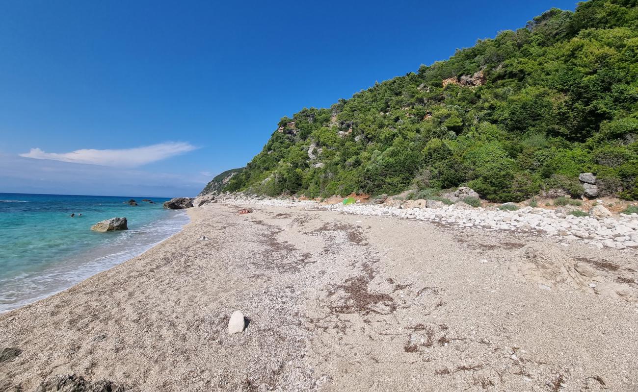 Tsoukalades Beach'in fotoğrafı kayalık arazi yüzey ile